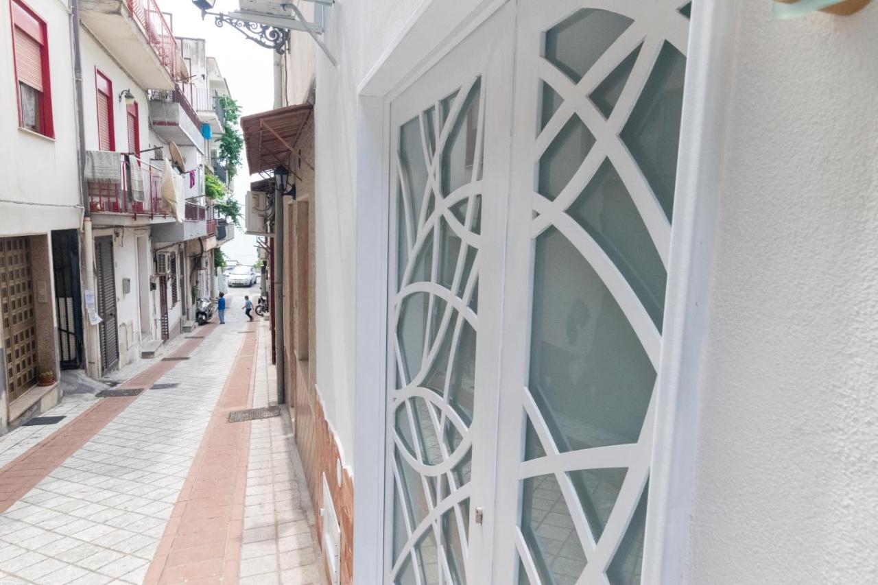La Casa Nel Vicolo 2 Apartment Giardini Naxos Bagian luar foto
